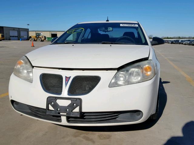 1G2ZF57B884276512 - 2008 PONTIAC G6 VALUE L WHITE photo 9