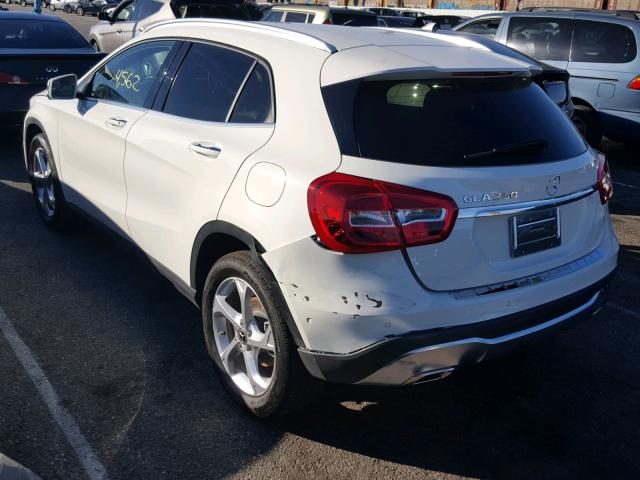 WDCTG4EB0JJ475437 - 2018 MERCEDES-BENZ GLA 250 WHITE photo 3