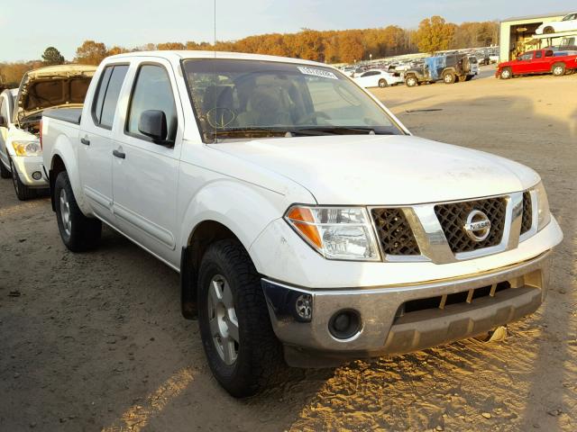 1N6AD07W46C471219 - 2006 NISSAN FRONTIER C WHITE photo 1