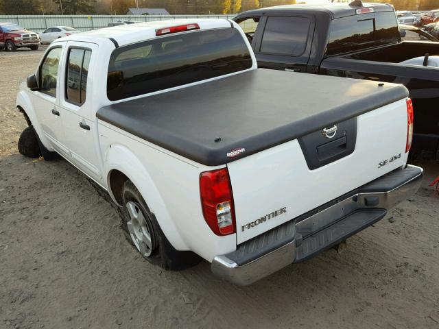 1N6AD07W46C471219 - 2006 NISSAN FRONTIER C WHITE photo 3