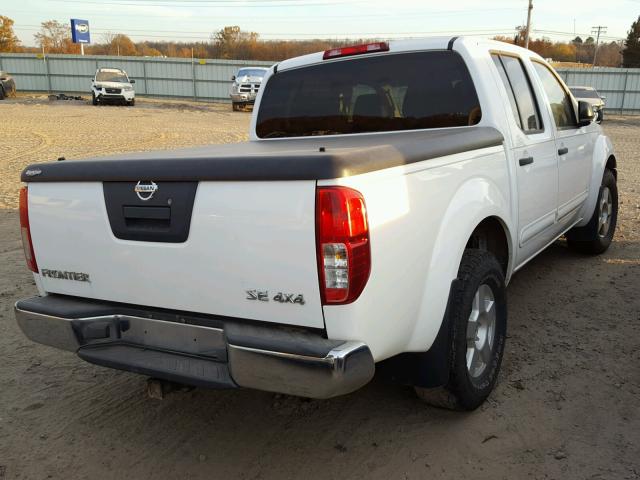 1N6AD07W46C471219 - 2006 NISSAN FRONTIER C WHITE photo 4