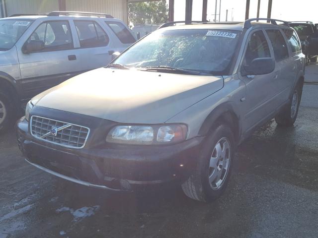 YV1SZ58D911001821 - 2001 VOLVO V70 XC BEIGE photo 2