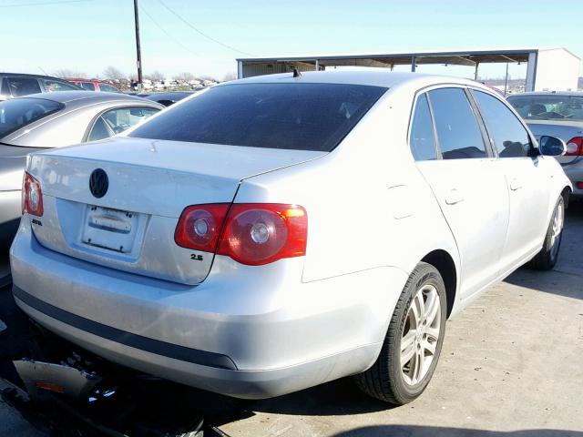 3VWEF81K37M198032 - 2007 VOLKSWAGEN JETTA WOLF SILVER photo 4