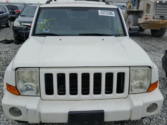 1J8HG48N56C104893 - 2006 JEEP COMMANDER WHITE photo 9