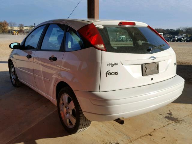 3FAFP37343R147892 - 2003 FORD FOCUS ZX5 WHITE photo 3