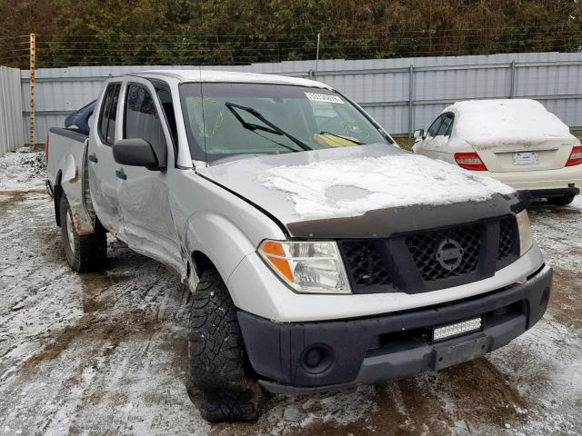 1N6AD07W66C404752 - 2006 NISSAN FRONTIER C SILVER photo 1