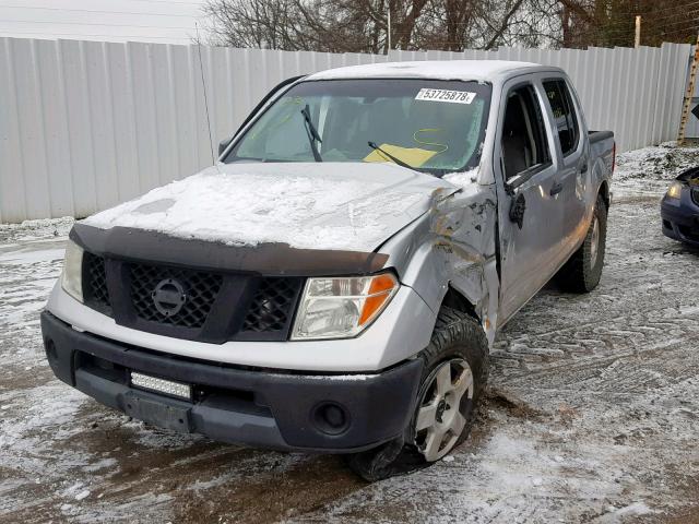 1N6AD07W66C404752 - 2006 NISSAN FRONTIER C SILVER photo 2