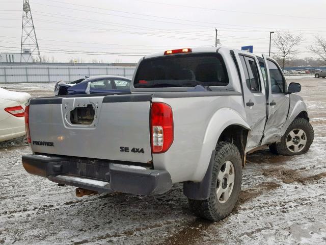 1N6AD07W66C404752 - 2006 NISSAN FRONTIER C SILVER photo 4