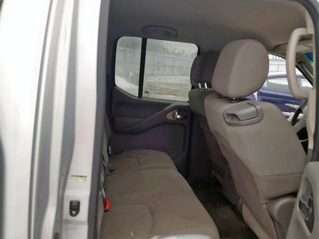 1N6AD07W66C404752 - 2006 NISSAN FRONTIER C SILVER photo 6