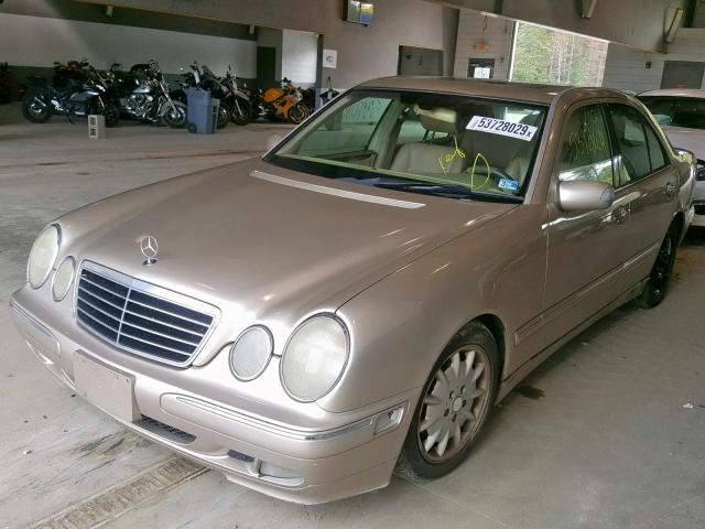 WDBJF65J5YB166598 - 2000 MERCEDES-BENZ E 320 TAN photo 2