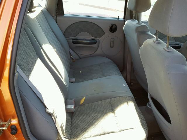 KL1TD62605B316409 - 2005 CHEVROLET AVEO BASE ORANGE photo 6