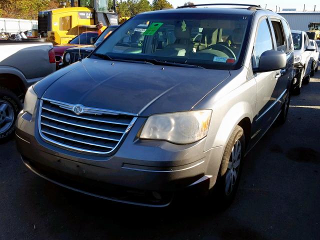 2A8HR54X89R641731 - 2009 CHRYSLER TOWN & COU SILVER photo 2