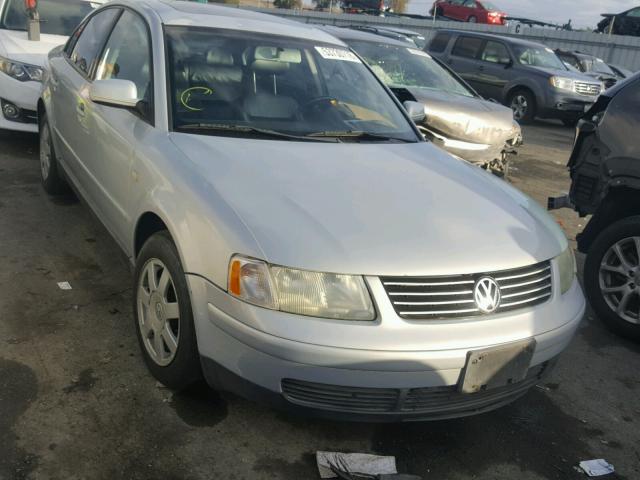 WVWMA23B9YP161960 - 2000 VOLKSWAGEN PASSAT GLS SILVER photo 1