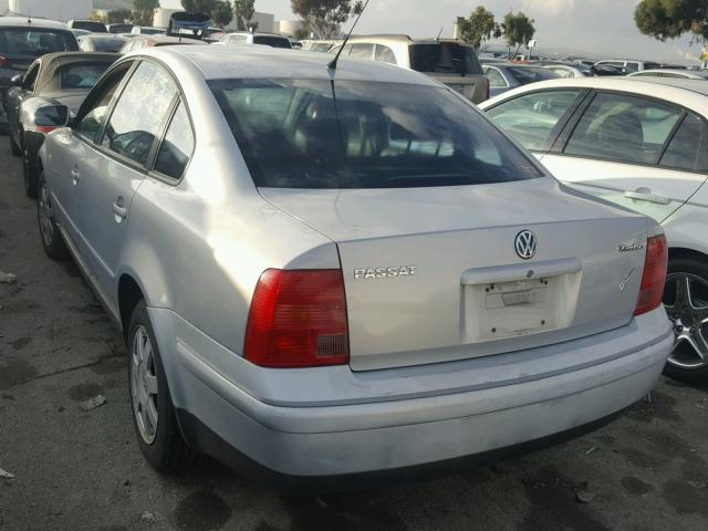 WVWMA23B9YP161960 - 2000 VOLKSWAGEN PASSAT GLS SILVER photo 3