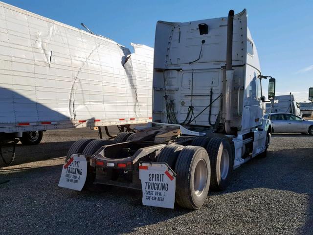 4V4NC9TH07N439347 - 2007 VOLVO VN VNL WHITE photo 4