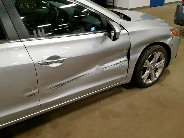 19VDE1F73DE008287 - 2013 ACURA ILX 20 TEC SILVER photo 9