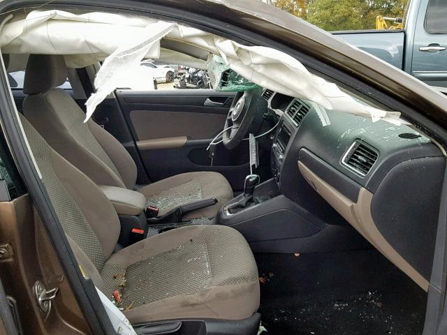 3VW2K7AJ6EM209179 - 2014 VOLKSWAGEN JETTA BASE BROWN photo 5