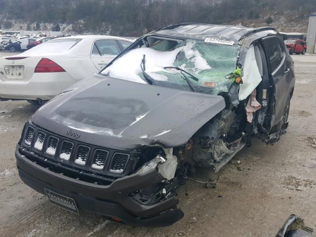 3C4NJDDB5JT174673 - 2018 JEEP COMPASS TR GRAY photo 2