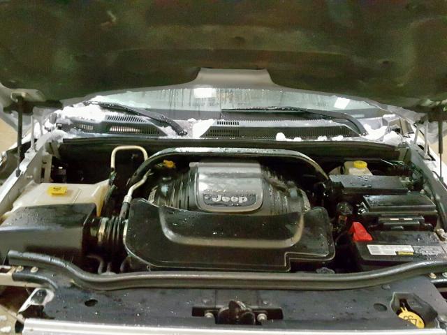 1J8HG58238C215442 - 2008 JEEP COMMANDER Gümüş foto 7