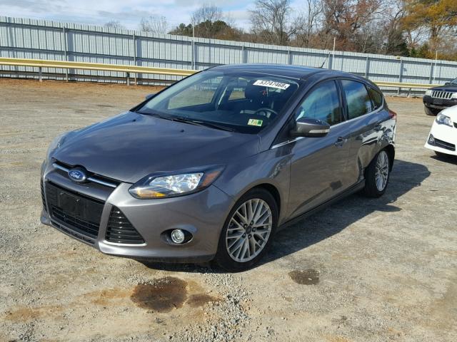 1FADP3N28EL458647 - 2014 FORD FOCUS TITA GRAY photo 2