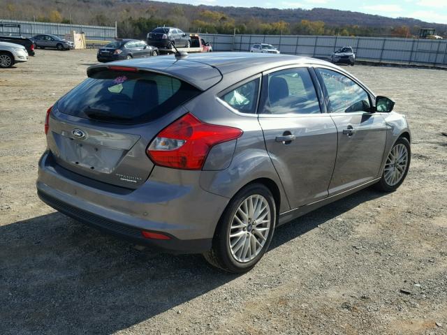 1FADP3N28EL458647 - 2014 FORD FOCUS TITA GRAY photo 4