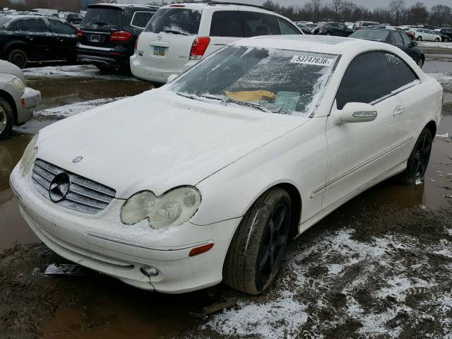 WDBTJ65J55F141082 - 2005 MERCEDES-BENZ CLK 320C WHITE photo 2