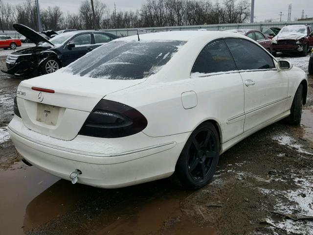 WDBTJ65J55F141082 - 2005 MERCEDES-BENZ CLK 320C WHITE photo 4