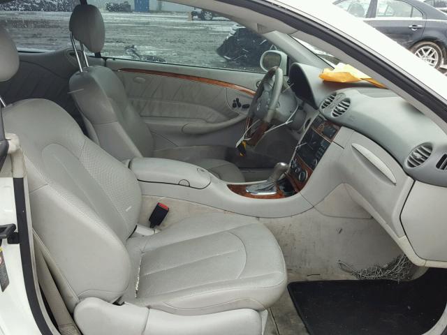 WDBTJ65J55F141082 - 2005 MERCEDES-BENZ CLK 320C WHITE photo 5