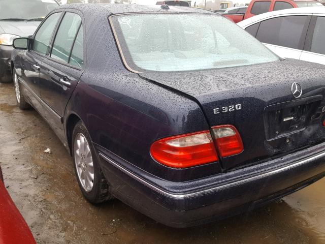 WDBJF65J11B228245 - 2001 MERCEDES-BENZ E 320 BLUE photo 3