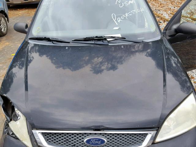 1FAFP34N95W231289 - 2005 FORD FOCUS ZX4 BLACK photo 7