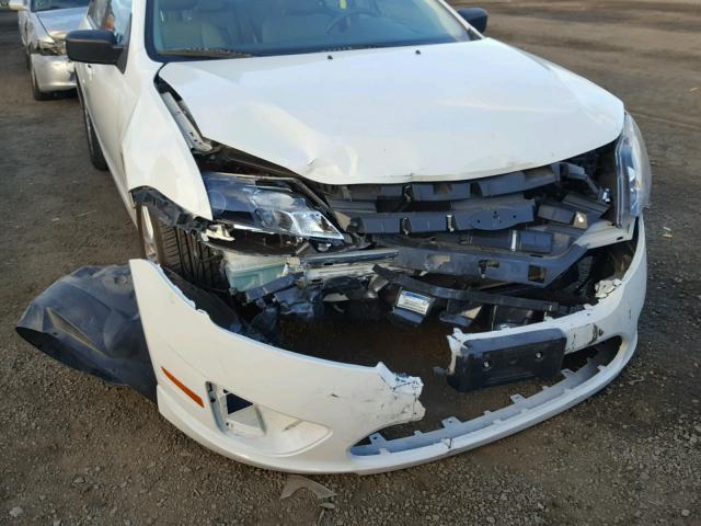 3FAHP0GA0CR251625 - 2012 FORD FUSION S WHITE photo 9