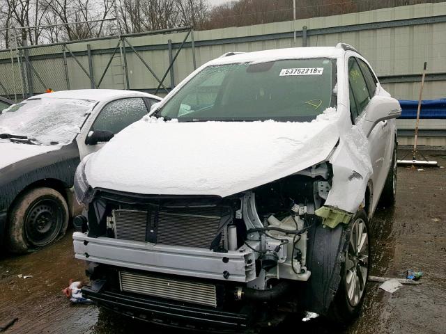 KL4CJASB0HB091117 - 2017 BUICK ENCORE PRE WHITE photo 2