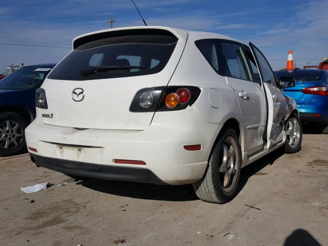 JM1BK143X51267919 - 2005 MAZDA 3 HATCHBAC WHITE photo 4