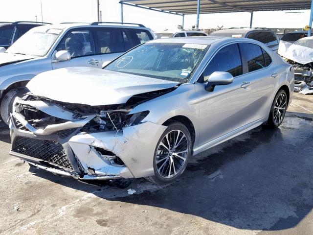 4T1B11HK9JU572546 - 2018 TOYOTA CAMRY L SILVER photo 2