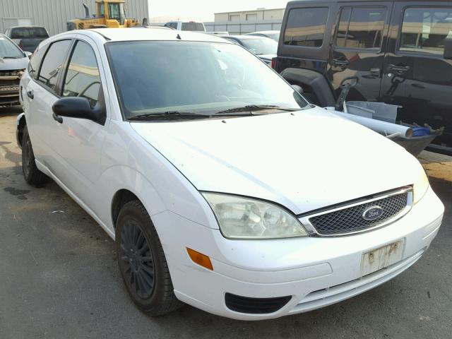 3FAFP37N15R110500 - 2005 FORD FOCUS ZX5 WHITE photo 1