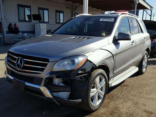 4JGDA5HBXCA016671 - 2012 MERCEDES-BENZ ML 350 4MA GRAY photo 2