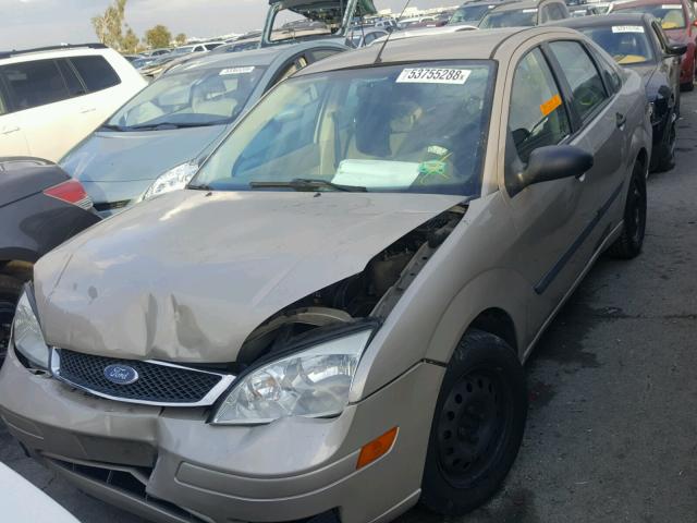 1FAFP34N26W101789 - 2006 FORD FOCUS ZX4 BEIGE photo 2