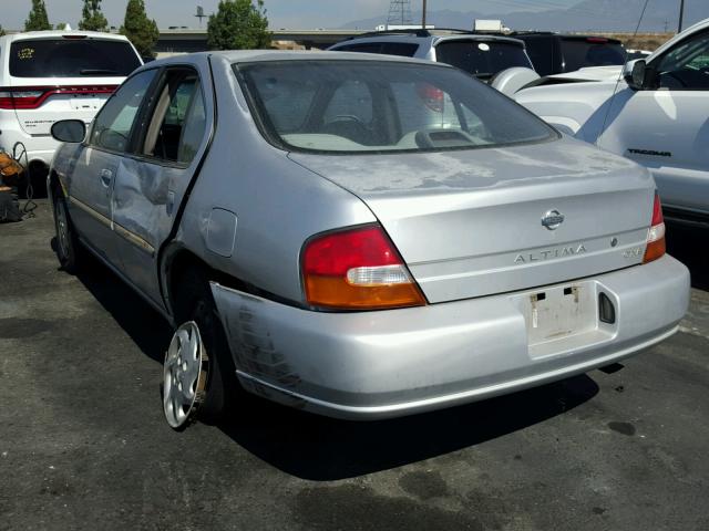 1N4DL01D7XC172616 - 1999 NISSAN ALTIMA XE SILVER photo 3