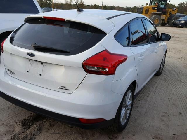 1FADP3K26GL235420 - 2016 FORD FOCUS SE WHITE photo 4