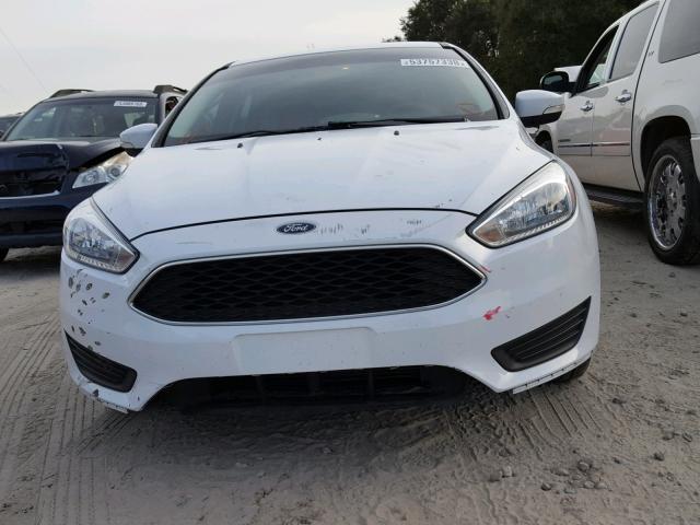 1FADP3K26GL235420 - 2016 FORD FOCUS SE WHITE photo 9