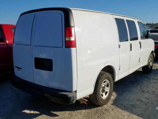 1GCFG15XX81168851 - 2008 CHEVROLET EXPRESS G1 WHITE photo 4