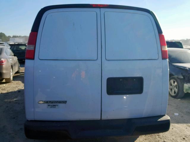 1GCFG15XX81168851 - 2008 CHEVROLET EXPRESS G1 WHITE photo 6