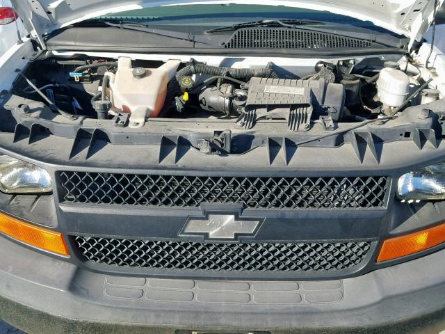 1GCFG15XX81168851 - 2008 CHEVROLET EXPRESS G1 WHITE photo 7