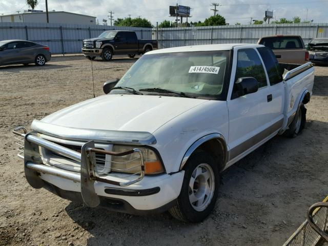 1GTCS19W2Y8240183 - 2000 GMC SONOMA WHITE photo 2