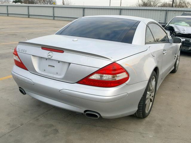 WDBSK71F88F139539 - 2008 MERCEDES-BENZ SL 550 SILVER photo 4