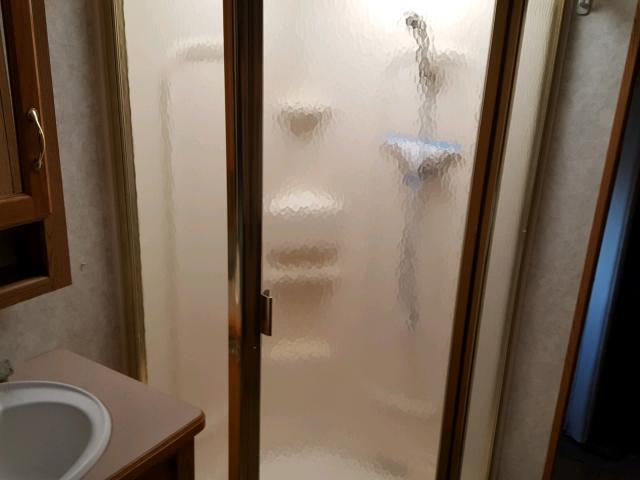 4YDF3672024059196 - 2002 KEYSTONE MONTANA WHITE photo 9