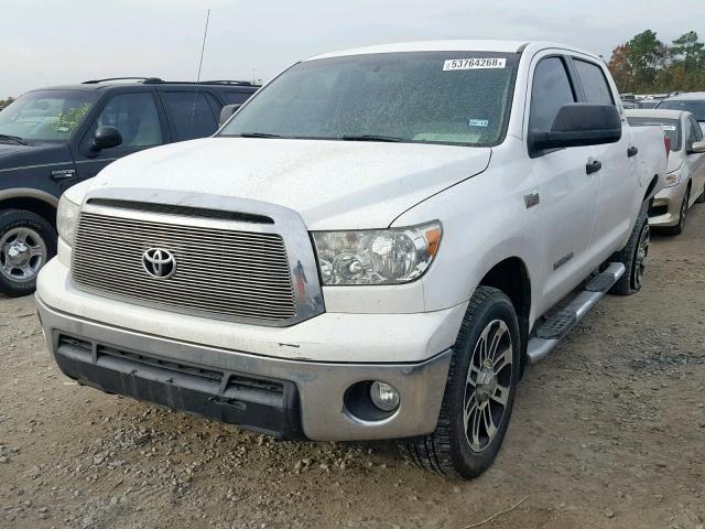 5TFEY5F16DX137405 - 2013 TOYOTA TUNDRA CRE WHITE photo 2