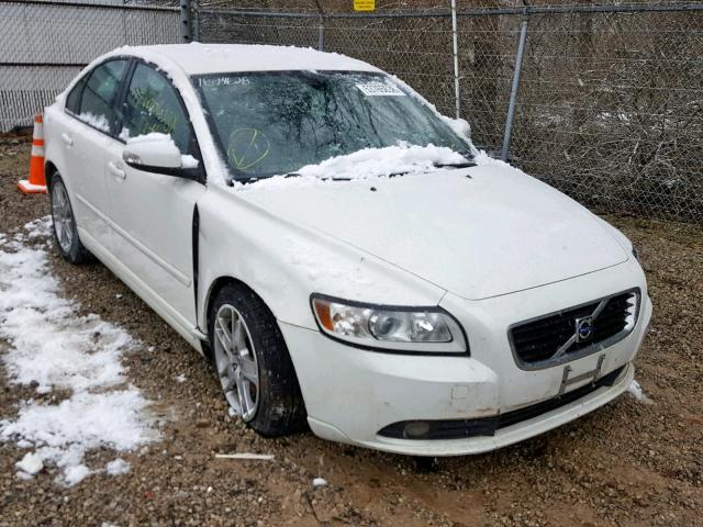 YV1382MS8A2488563 - 2010 VOLVO S40 2.4I WHITE photo 1