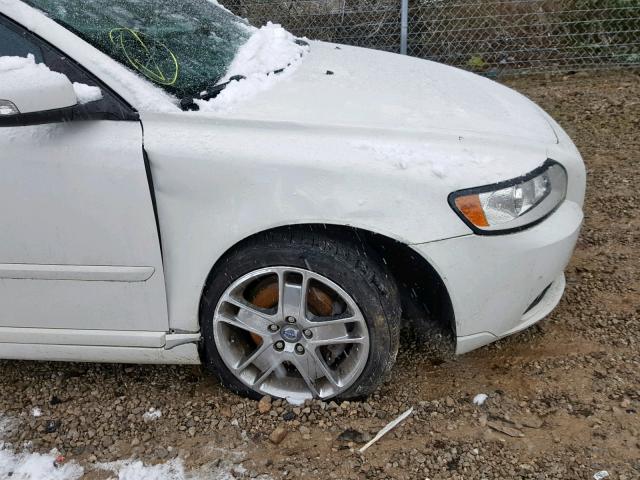 YV1382MS8A2488563 - 2010 VOLVO S40 2.4I WHITE photo 9