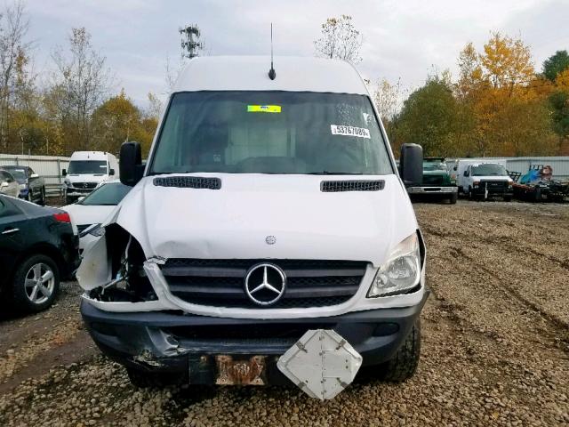 WD3PE8CB0B5572620 - 2011 MERCEDES-BENZ SPRINTER 2 WHITE photo 9